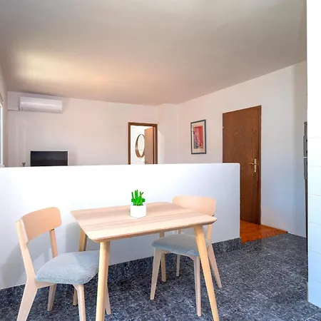 Dulcic * Stari Grad (Hvar)